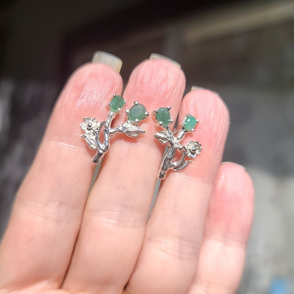 Emerald Sterling floral earrings - Picture 6 of 9